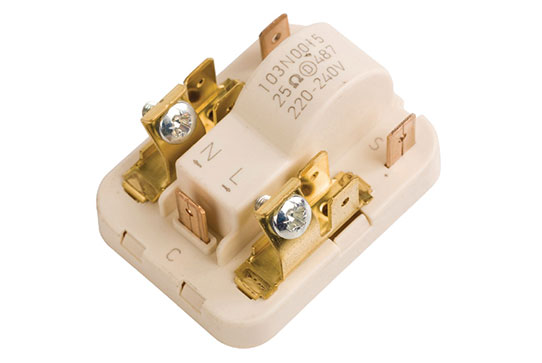 Замена пускозащитного реле холодильника в Шатуре